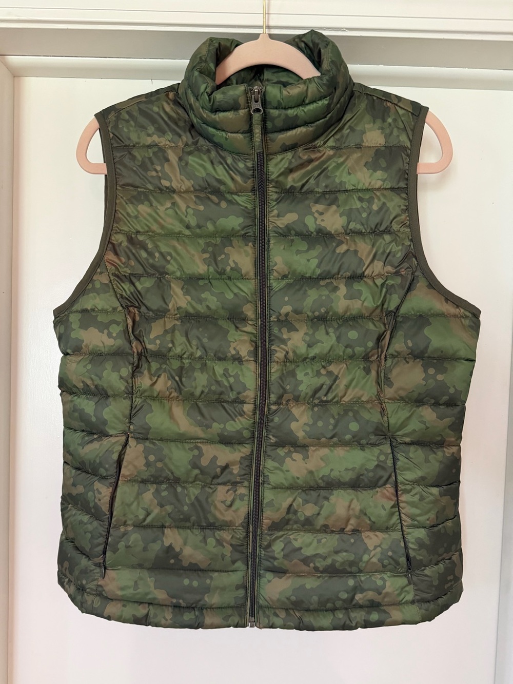Amazon Essentials Women's Lightweight Packable Water-Resistant Vest